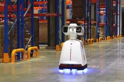 京東“機器人家族” 無人機、無人配送與無人巡檢的智能協同